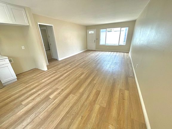 4th image of 4142 Hathaway Ave APT 2