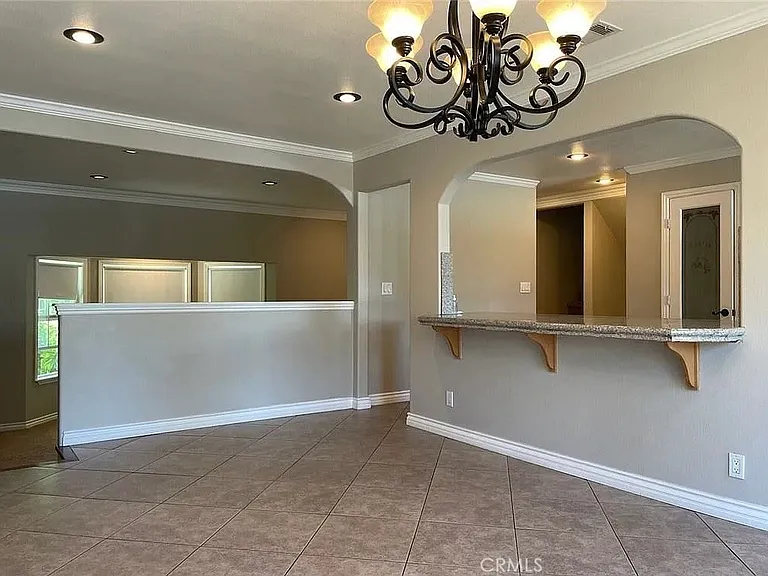 1049 Evergreen Ct — Photo 15