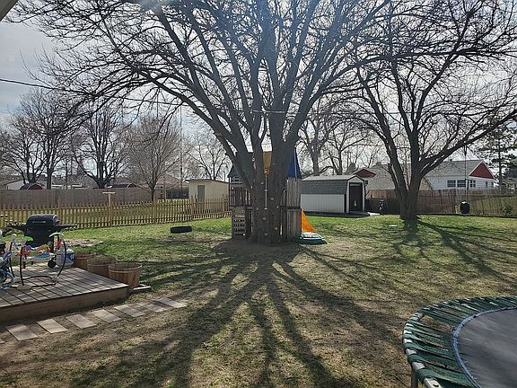 5th image of 903 Park St