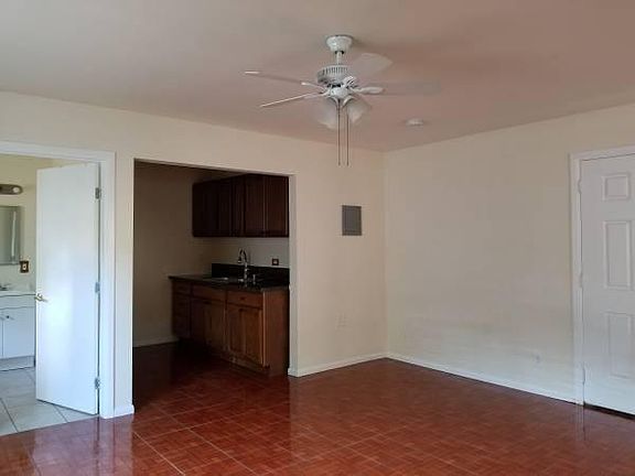 4th image of 206 W Cedar Ave