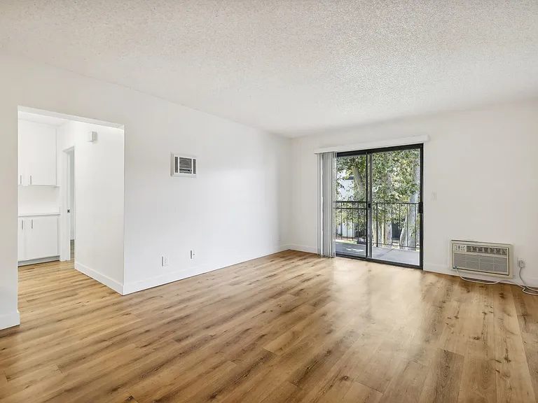 Valle at 9151 Kenwood — Photo 7