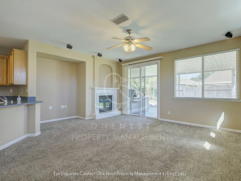 418 Dumont Ct — Photo 8