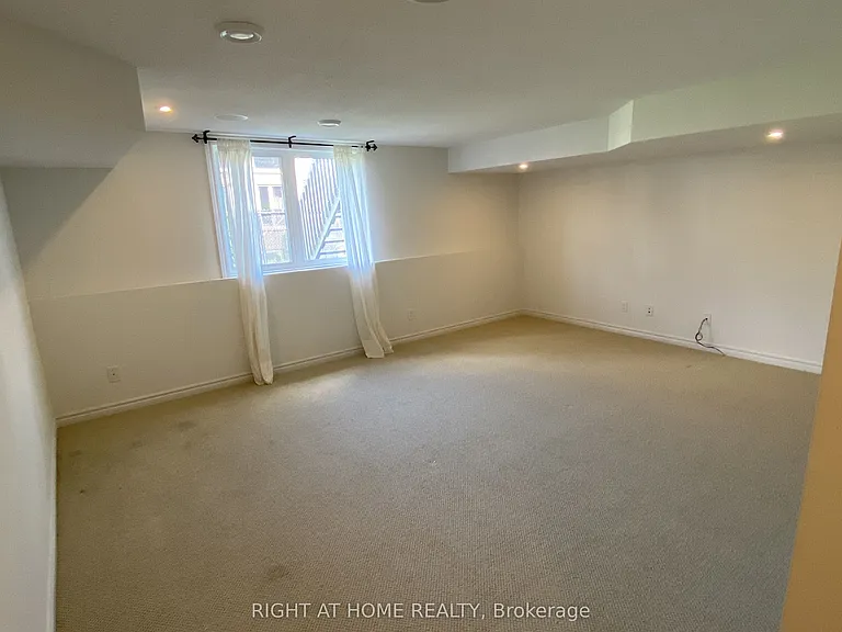 1119 Tischart Cres — Photo 28