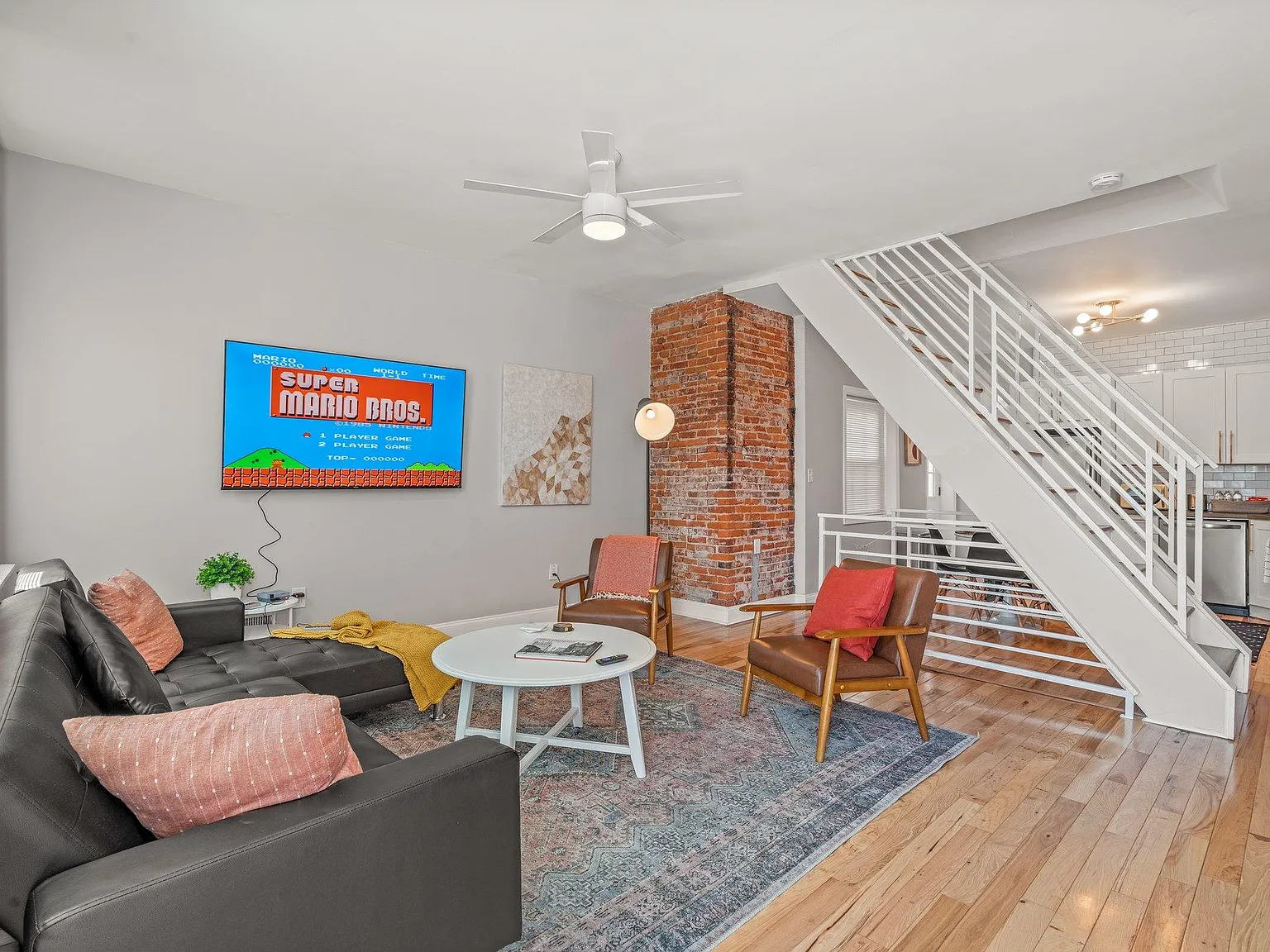 3 bed, 1352 sqft, $5,100 — Photo 2