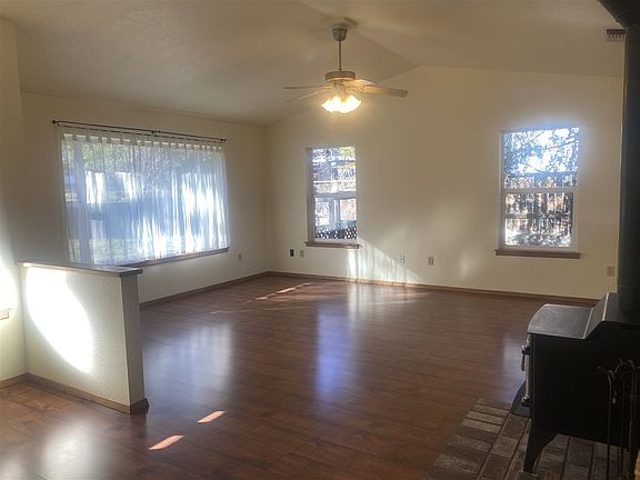 5th image of 506 Discovery St