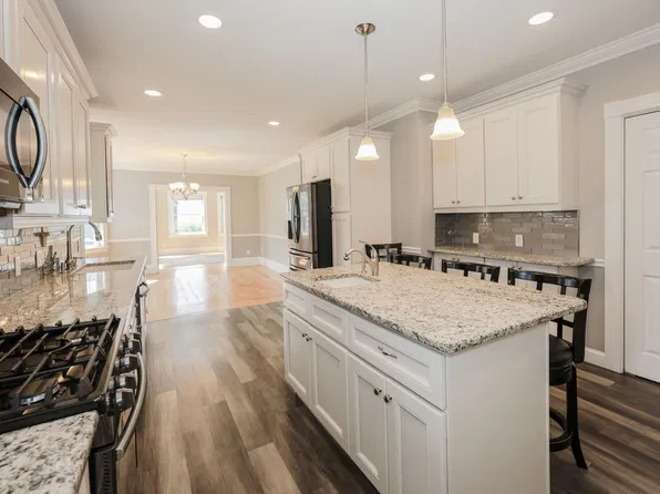 713 Belmont St, Manchester, NH 03104