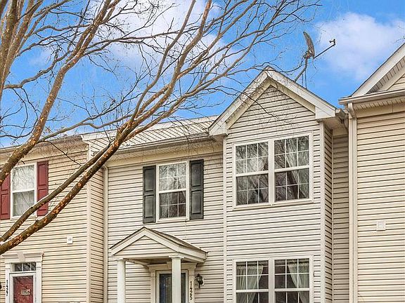 2nd image of 1425 Jay Rd #36