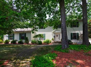 20 Jonathan Ln, Poughkeepsie, NY 12603