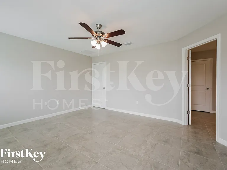 702 Yeager Ct — Photo 8