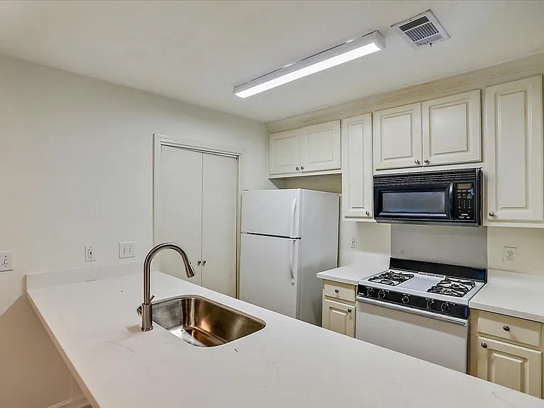 161 Vernon Jones Ave #103B — Photo 6