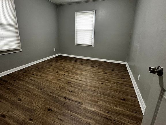 4th image of 2059 Rile St