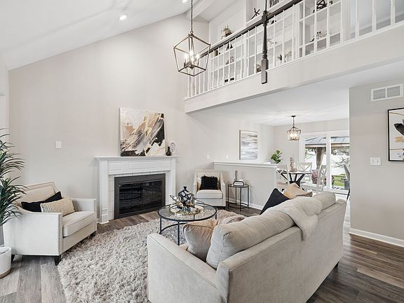 3rd image of 3713 Hennepin Dr