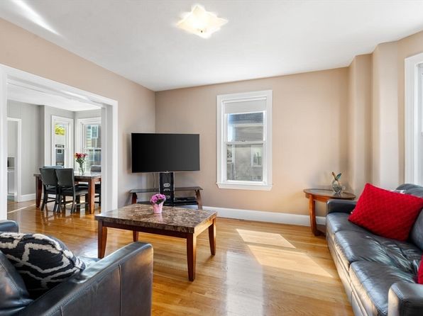 18 Balcomb St, Salem, MA 01970