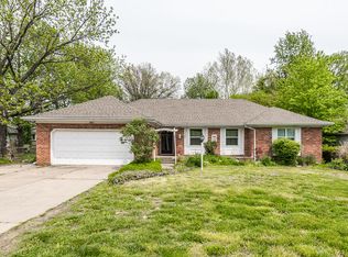 2002 S Lone Pine Ave, Springfield, MO 65804