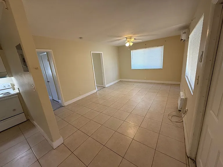 716 NW 4th Ave — Photo 11