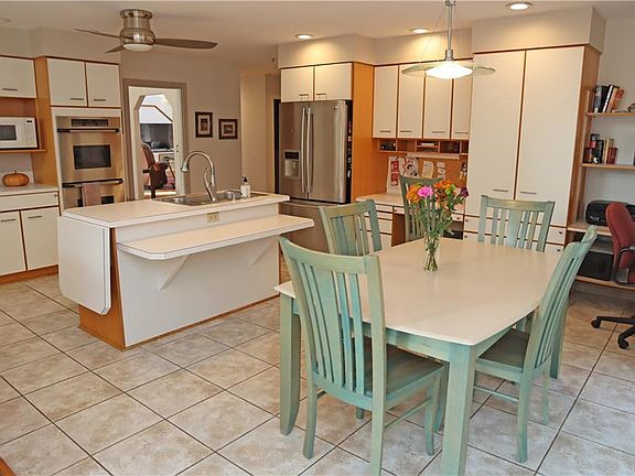 2nd image of 1023 Mission Dr