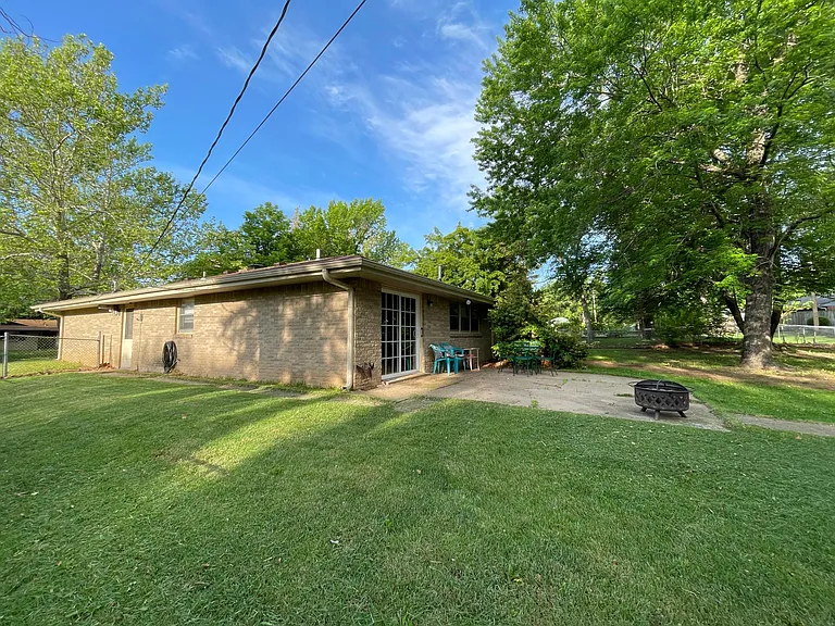 1813 Vaughn Dr — Photo 11