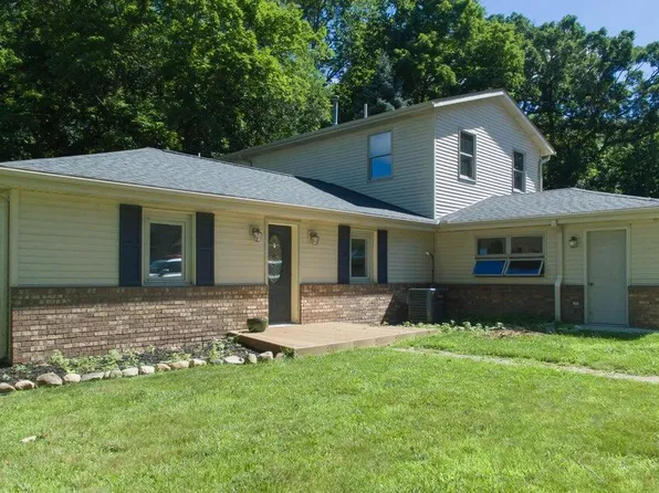 20070 Parkway Ave, Three Rivers, MI 49093