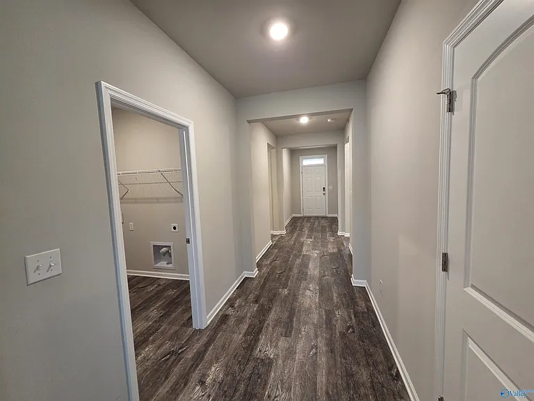 105 Fellington Ct — Photo 5