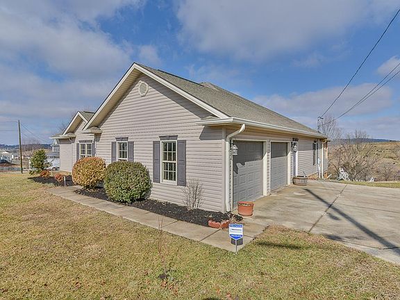 3rd image of 500 Heritage Ln