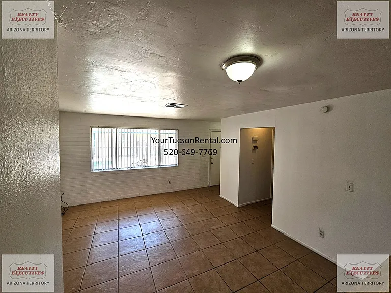 Arlington Commons - 4530 E Pima St Near Swan Road — Photo 11
