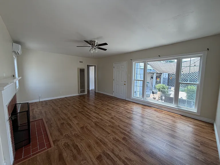 2642 Grand Ave — Photo 4