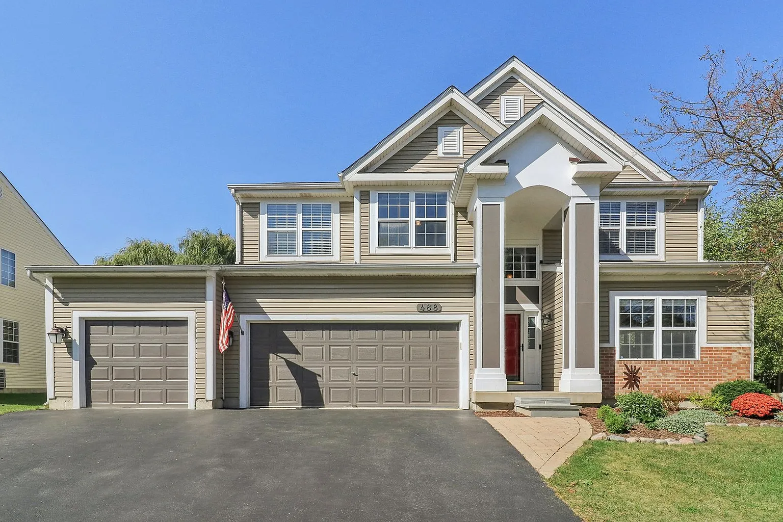 488 Country Pl photo 1
