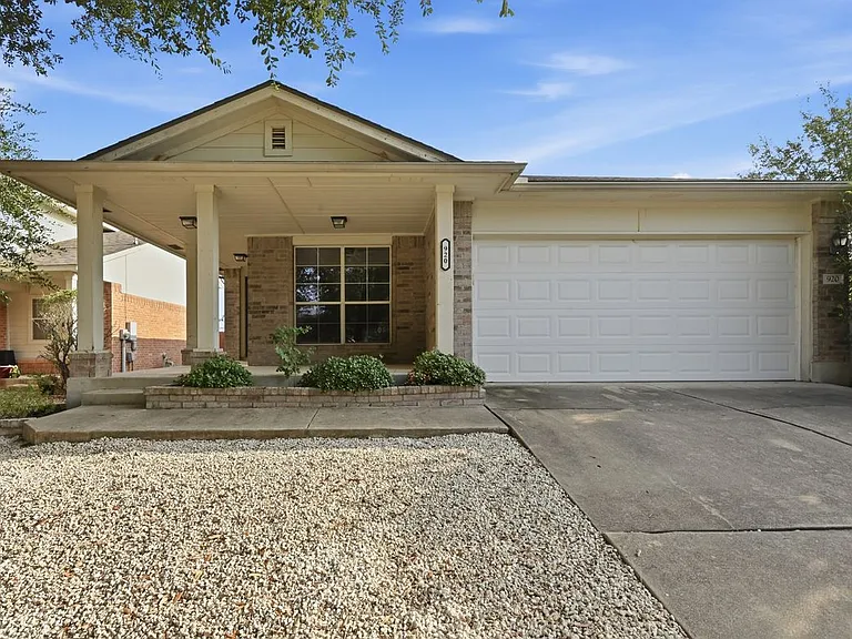920 Coronation Way — Photo 3