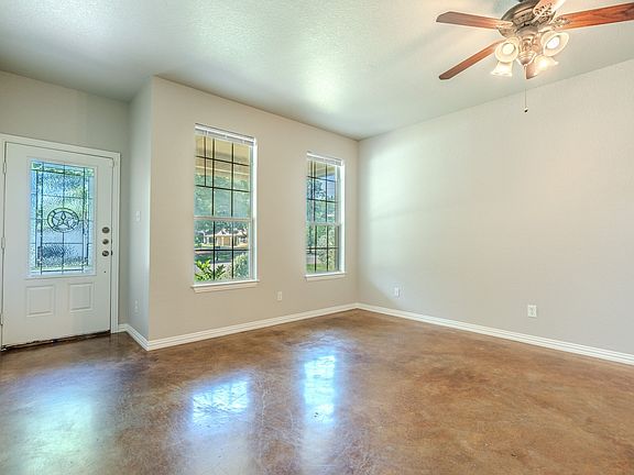 2nd image of 403 Summer Tree Ln