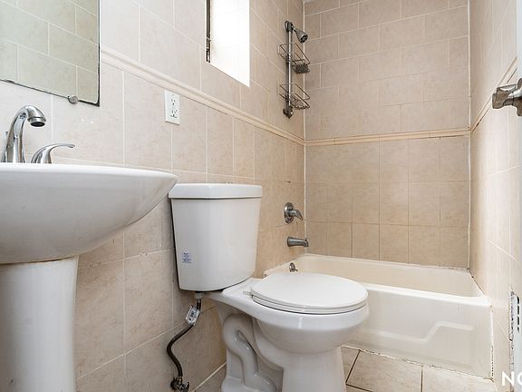 5th image of 407 Chauncey St APT 3D