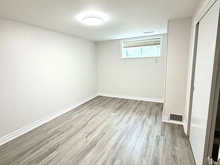 73 Boothbay Cres #LOWERFL — Photo 9