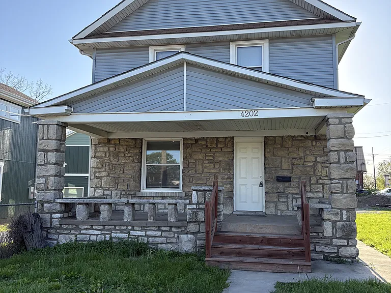 4202 Pearl St — Photo 2