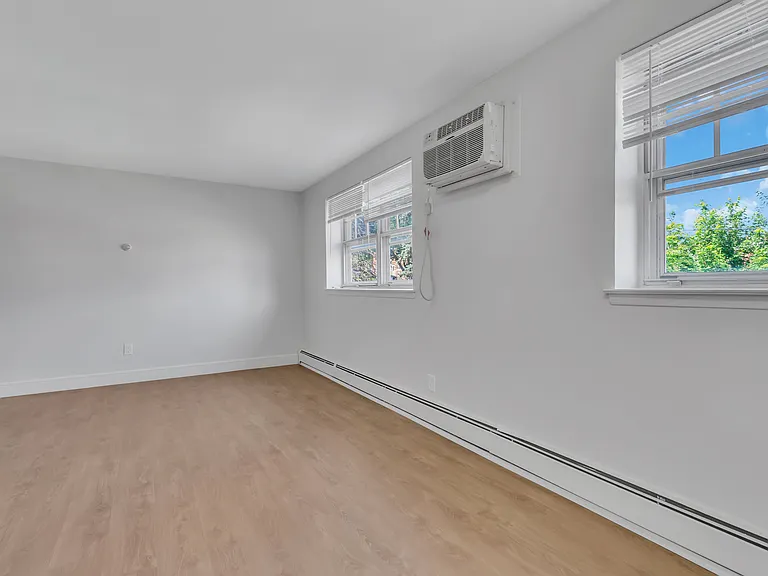 Lancaster Court Apartments — Photo 16