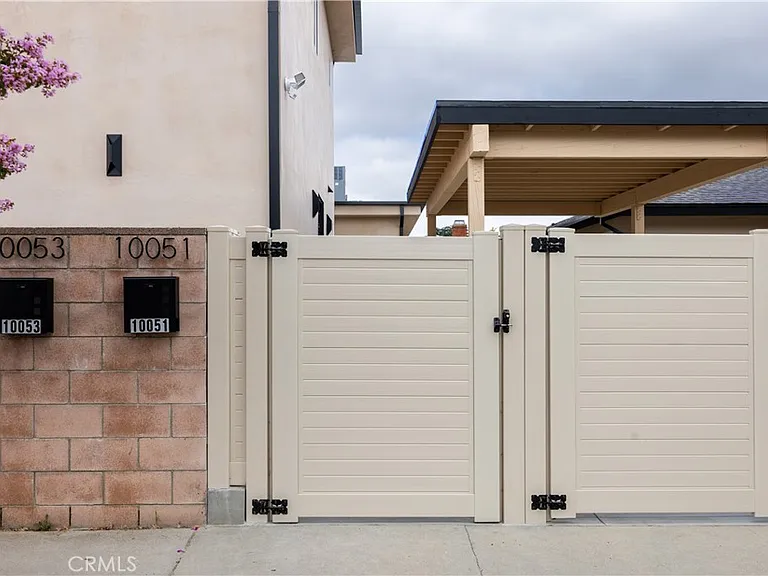 10051 Amestoy Ave — Photo 17