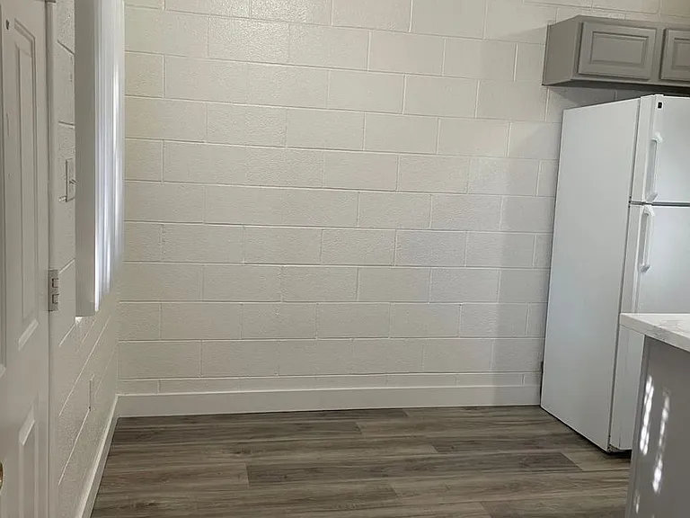 2109 N Daley St — Photo 2