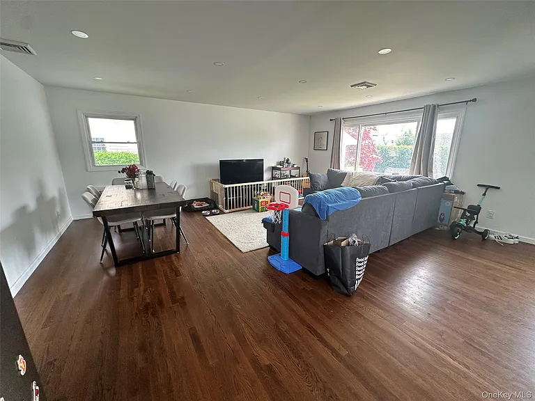 1741 Warren Pl — Photo 2