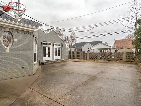 2nd image of 2103 Griffith Pl W