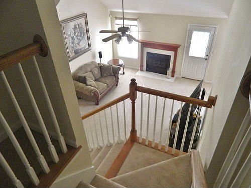 3rd image of 109 W Park Dr