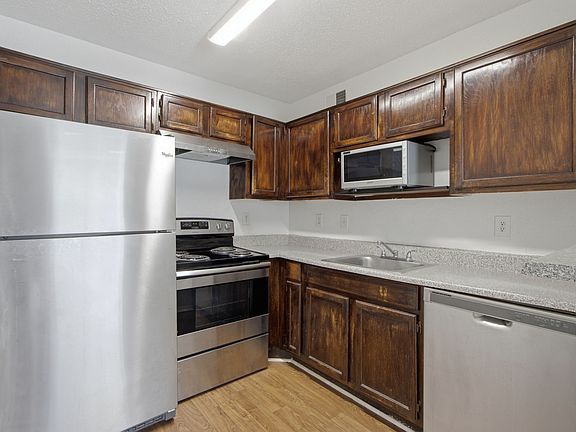 5th image of 18333 Roehampton Dr APT 1323