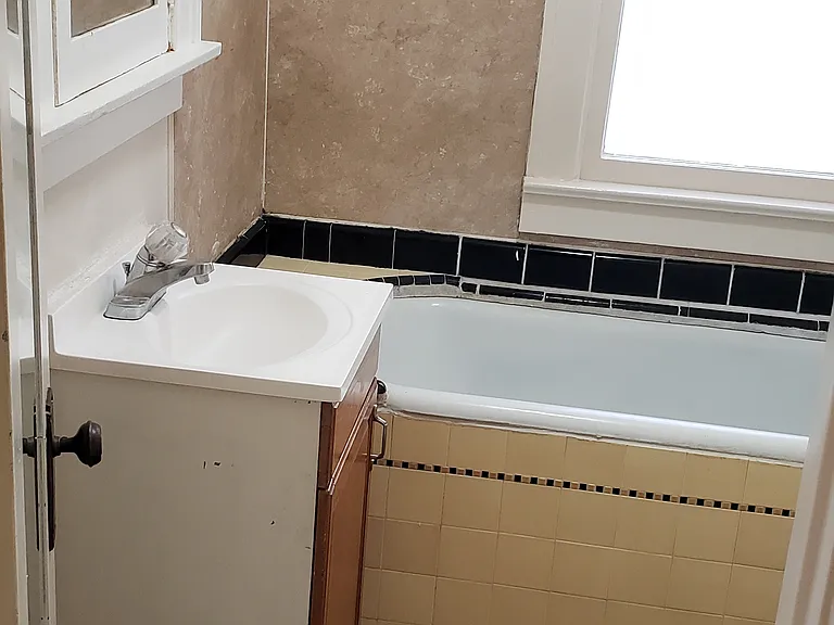 3650 E 2nd St #10 — Photo 11