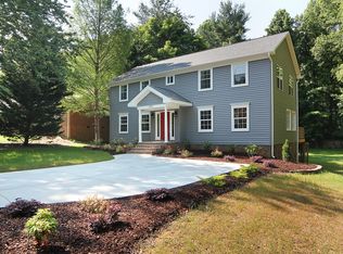 3907 Derbyshire Dr, Greensboro, NC 27410