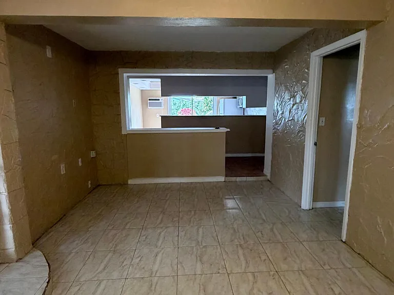 5601 Pierce St — Photo 6