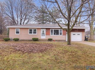 7556 Harmon Ln, Jenison, MI 49428