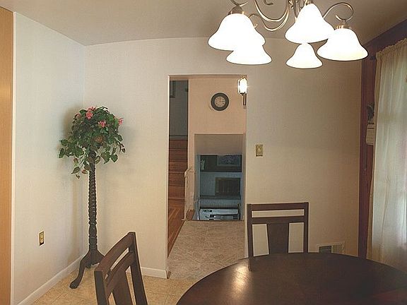 Breakfast Nook with Bay Window