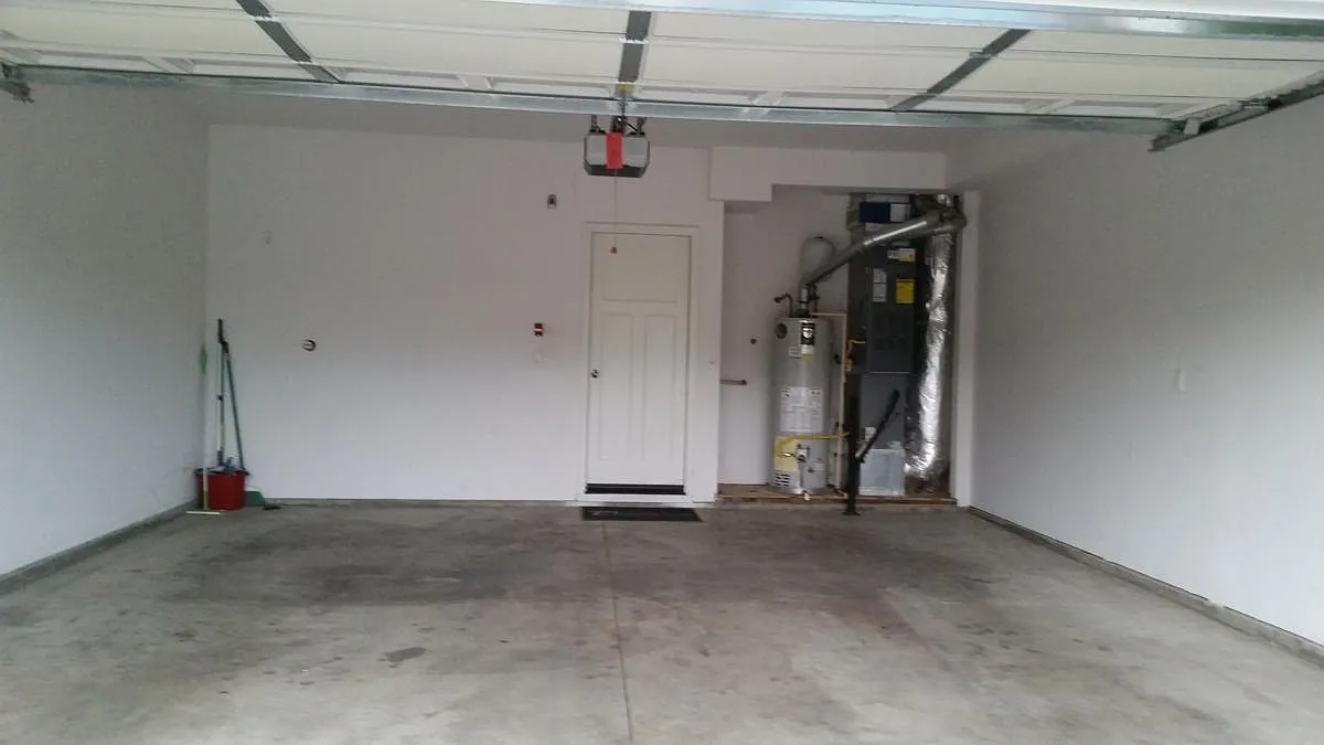 3 bed, 2.5 bath, 1445 sqft, $2,100 — Photo 3