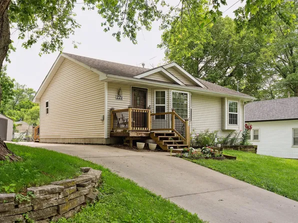 221 E Payton Ave, Des Moines, IA 50315