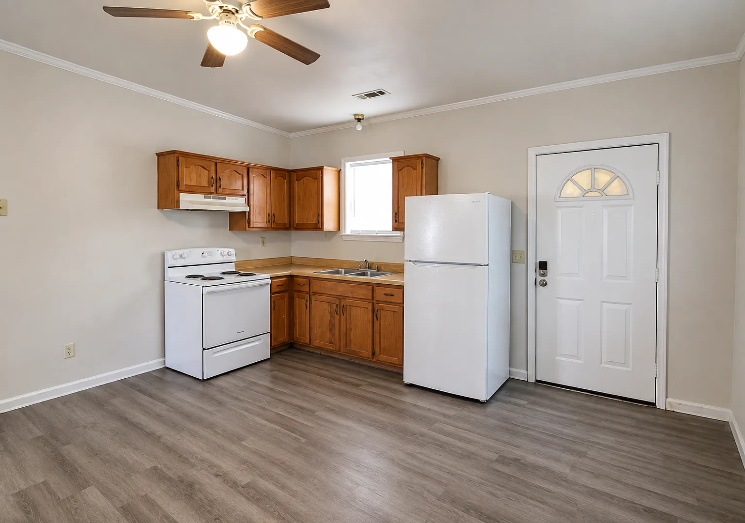 Pet-Friendly 2-Bedroom Home Near TTU with Open Floor Plan — Photo 3