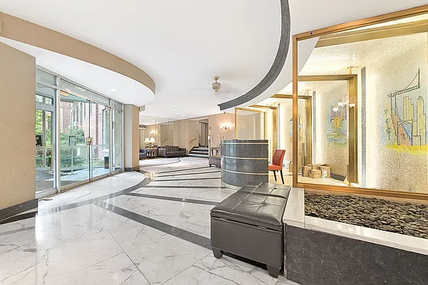 Sold by Remax City Square | media 26