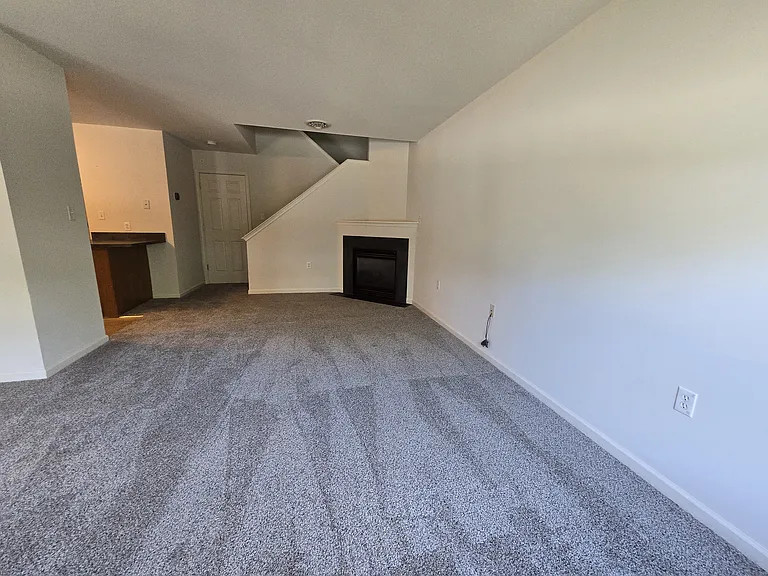 113 Courtyard Dr — Photo 18