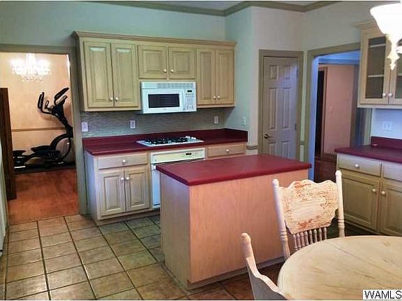5th image of 1114 Wisteria Dr
